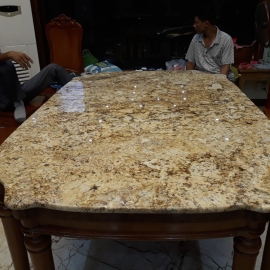 BÀN ĐÁ VÀNG HOÀNG GIA CAO CẤP