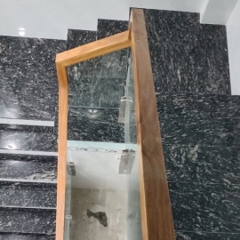 CẦU THANG ĐÁ ĐEN RỪNG